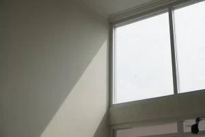 pencahaan alami lewati jendela